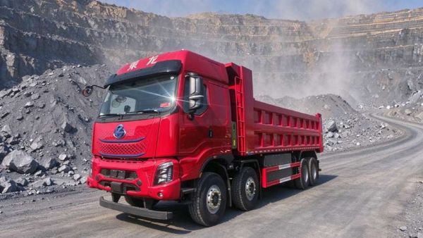 600度大电量加持！工程运输就选乘龙H7 Pro 8×4纯电自卸车