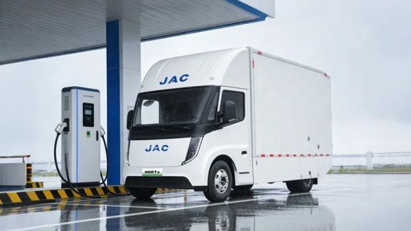 江淮1卡坤鹏ET9：马年创富路上的“千里马”