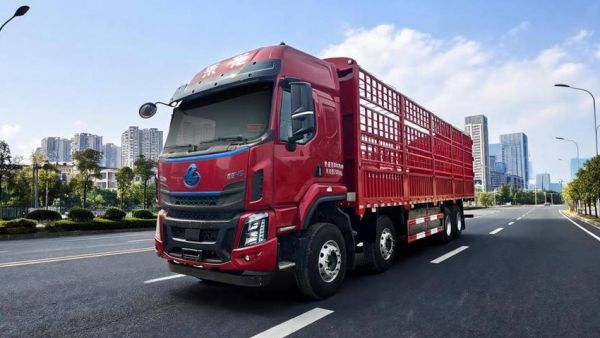 每公里电耗仅1度 乘龙H5 8×4纯电载货车助您稳赚每一程