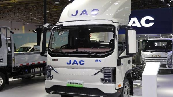 再次亮相2025武汉车展，带你看江淮帅铃ES9为何称得上是旗舰电动轻卡