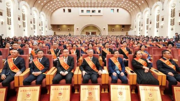 宇通重工荣获2026年全国五一劳动奖状，以绿色制造彰显新质生产力