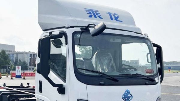 乘龙翼威2纯电车厢可卸式轻卡 重构城配中短途运输新生态