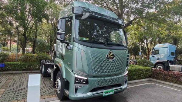 大马力轻自重 乘龙H5V LNG牵引车助卡友领先创富路