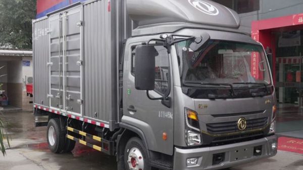 实车亮相 惊艳登场｜东风乾坤门店品鉴，解锁高端轻卡硬核实力