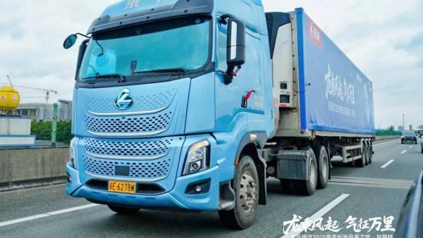 干线省气王，乘龙H7 Pro创赢版燃气重卡让您每一公里多赚钱