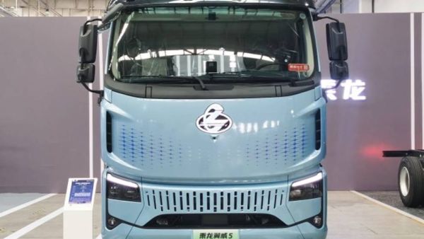 8.5吨自重+400度电！乘龙翼威5超轻版3.0上市，轻700公斤每年多赚2.7万
