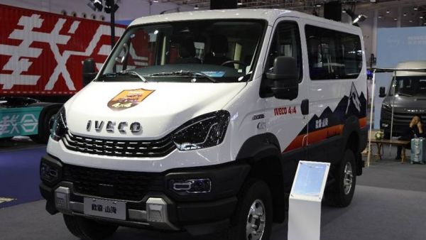 4X4驱动还配了3把锁，依维柯轻客的越野新秀，欧霸山海到底实力几何？