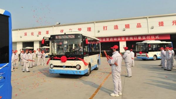 东风襄旅正式启航，55台东风天翼公交现场交付客户