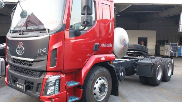 乘龙H5超轻版2.0 LNG子母车：第二代更懂“多拉多赚”