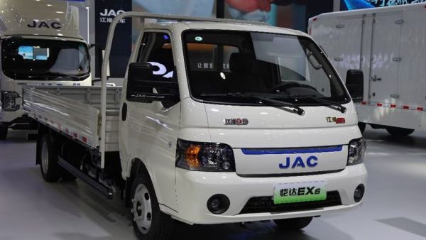 行业首款能换电的小卡来袭，江淮恺达EX6换电版实力几何？实拍带你好好看看