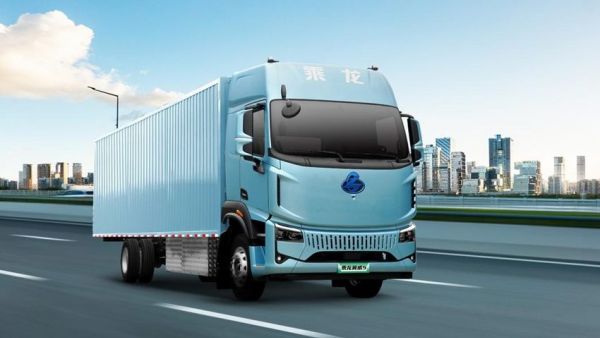 乘龙翼威5以绿色智能之姿,荣膺“意见领袖”快递快运创富桂冠