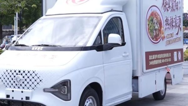 不交房租的「移动店铺」：东风途逸T7移动餐车，让牛肉面馆追着游客开张