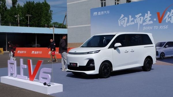 商用车乘用化新标杆，体面创富全能选手，鑫源汽车向上 V6纯电VAN 实拍