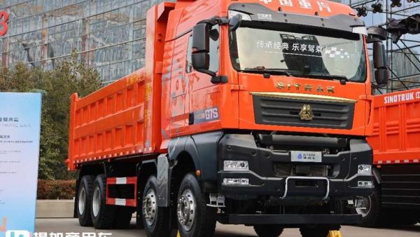 专为高原工况打造，配580马力曼机还有超舒适内饰，重汽汕德卡G7S高原版自卸车实拍