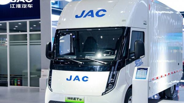 江淮1卡坤鹏ET9:节能高效可靠舒适,冷链绿通城际无忧