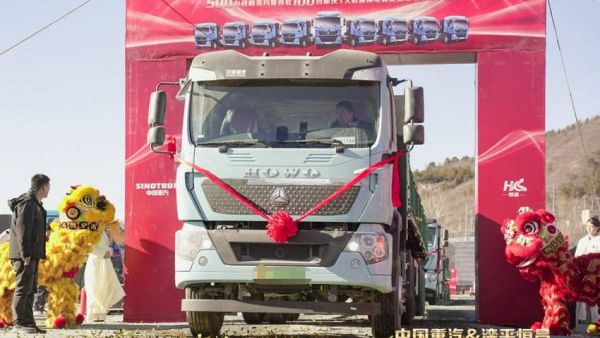 500台战略签约&100台批量交付！中国重汽携手滦平恒昌，共筑高效物流新生态