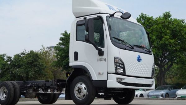 充电16分钟续航450km 乘龙翼威2大电量轻卡领跑城配创富路