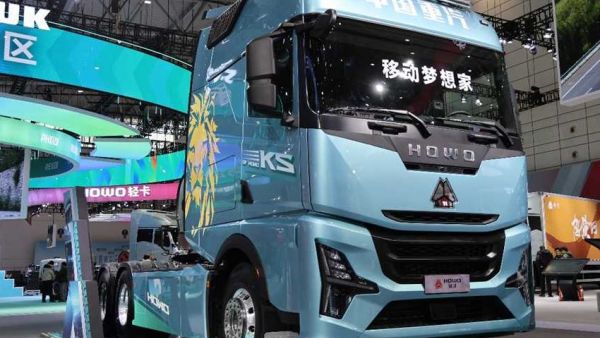 国产高端旗舰卡车的全新力作，重汽豪沃KS来袭，实拍带你看它强在哪里