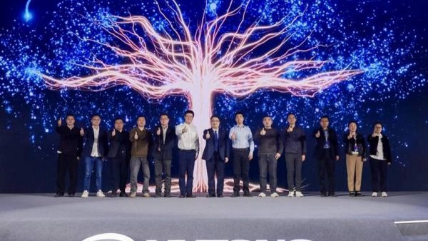 睿控E+平台重磅发布！宇通科技节擘画“智电融合”新蓝图