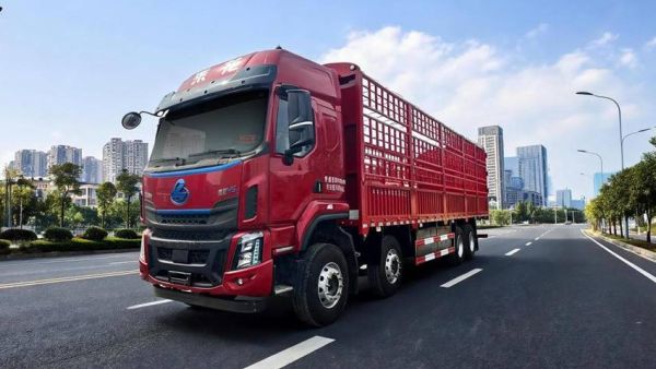 乘龙H5 8×4纯电载货车：降本增效实力派，五年省出84万