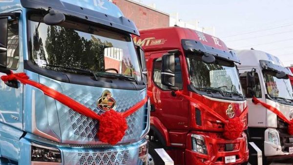 乘龙之夜燃动临沂！全场景创富车型赋能物流新征程