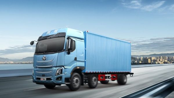 省油自动挡选乘龙,乘龙H7 Pro 6x2载货车诠释新时代创富美学