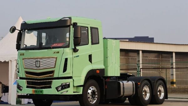 又有车企停止油车业务！汉马科技转型新能源首款力作—远程X7M 1200度液态新能源重卡实拍