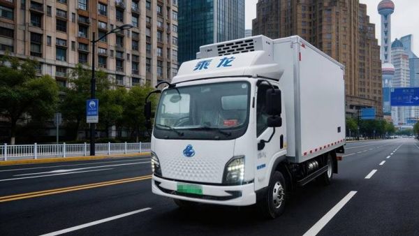乘龙翼威2冷链纯电轻卡：冷链运输“鲜”锋 高效创富更省心