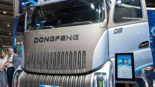 2026IAA：可氢可电无续航焦虑！东风柳汽乘龙氢燃料电池高速干线牵引车实拍评测