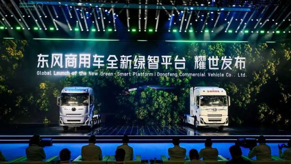 跨越零碳干线的“临界点”：东风天龙GX Super氢能牵引车深度实拍