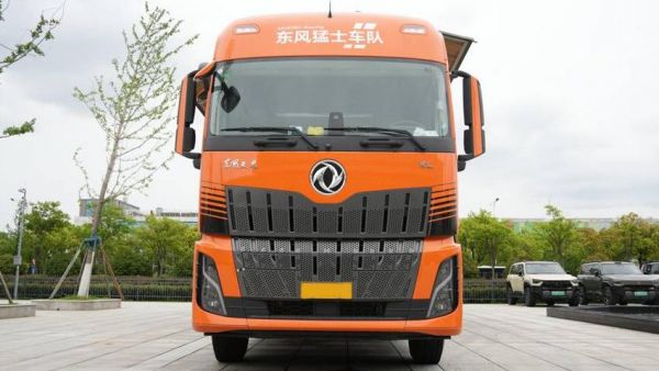 2026环塔出征！东风天龙新KL硬核护航东风猛士车队！