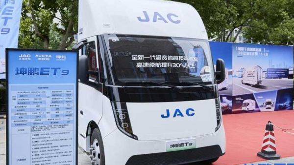 坤鹏ET9一体化高端城际纯电冷藏车全国品鉴会郑州站圆满落幕，焕新中原冷链绿色新生态