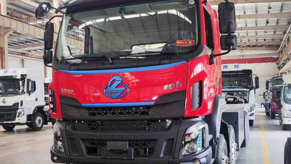 长续航强动力双核驱动 资源运输优选乘龙H5 8x4纯电自卸车​