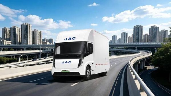 油价破8不用慌，江淮1卡坤鹏ET9带你玩转城际、绿通、冷链