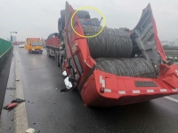 运输钢卷突发意外?选择专业挂车很重要!