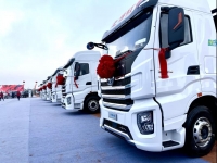 新品不断、销量爆发、商业化落地,新能源重卡落地元年谁是最大赢家?