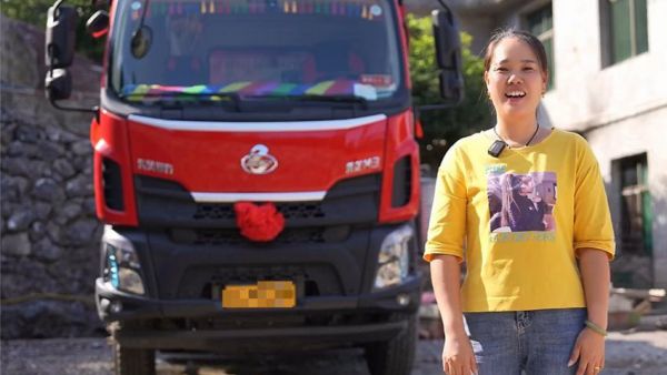 鲜乘老友记 | 戴师傅与乘龙M3:靠谱搭档,驶向致富路