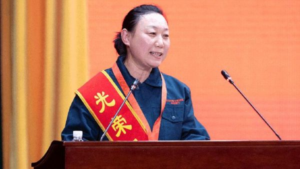 矢志强国梦，无悔重汽人！中国重汽集团举办职工光荣退休仪式