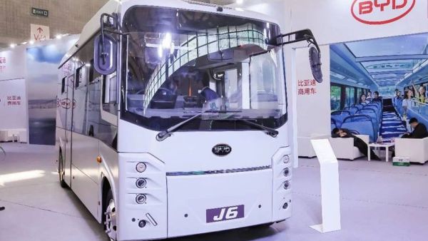 比亚迪商用车携电动客车C11、J6亮相上海国际客车展