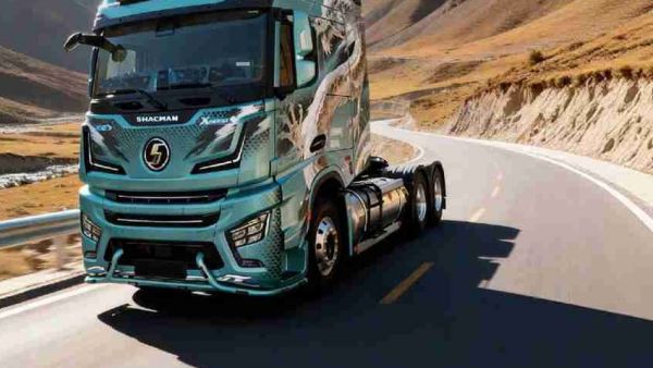 【产品竞速】陕汽X6000超凡旗舰版燃气牵引车，高效省心，安全护航