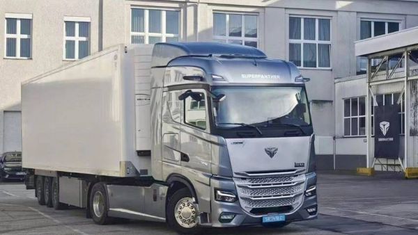 热烈庆祝速豹 eTOPAS 600 首批下线并通过德国标准单车认证！