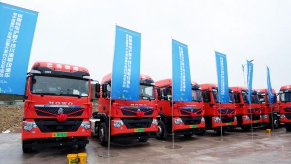 千台战略签约！中国重汽新能源牵引车助力沪蓉干线绿色贯通