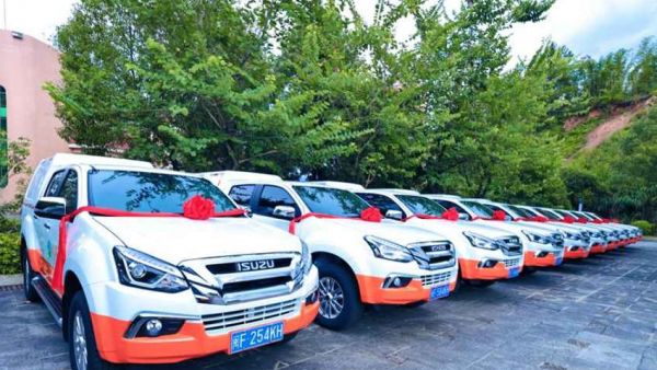 60台铃拓交付福建高速