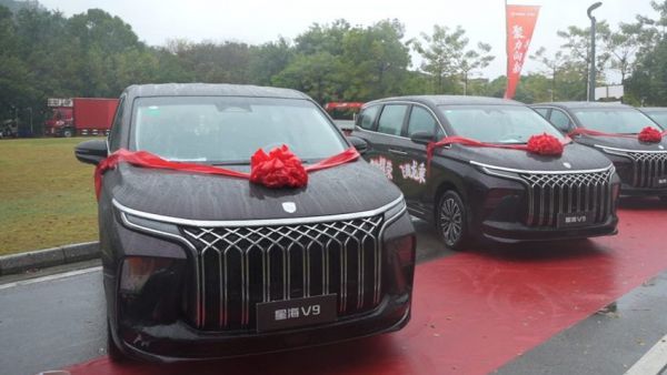 乘龙报社 | 东风柳汽“2025 年度商用车功勋合作伙伴交车仪式”圆满落幕