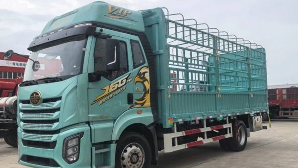 解放J6G Pro载货车，以超凡性能应对高效挑战！