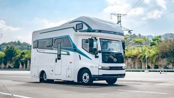 金龙客车批量交付山西智钦新能源房车C6E 共启旅居出行新生态