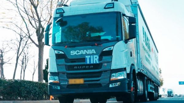 “用最好的车，跑最难的路，赚最稳的钱”