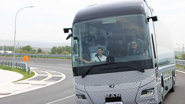 零碳排  新旅程—曼恩首辆纯电长途客车出世