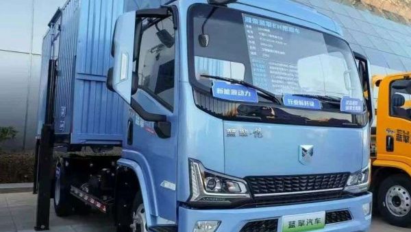 4分钟快速换厢！免去装卸等待烦恼？潍柴新能源蓝擎·悦EH甩厢车实拍