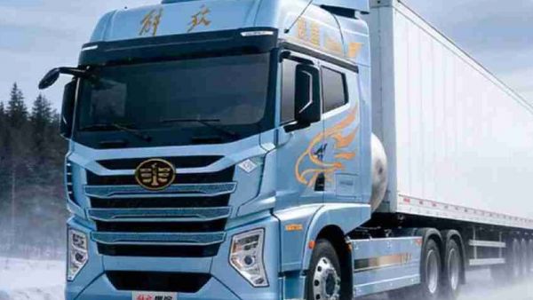 鹰途“冻”真格了！看ta和风雪过两招